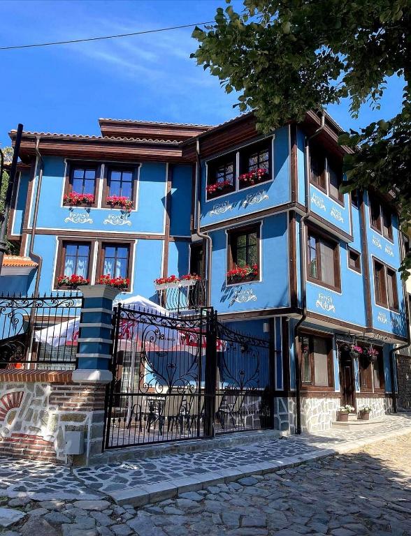 Фасада на Pulpudeva Family Hotel